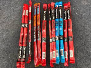 lot 197 image: 12 Sticks of Jack Links Wild