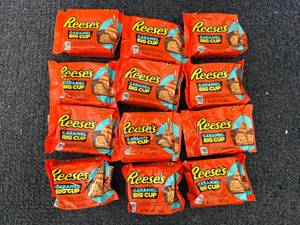 lot 220 image: 12 Reeses Caramel Big Cups