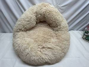 lot 16 image: Fluffy Pet Bed-Small