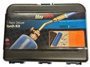 lot 044 image: Mag-Torch MT700 7 Piece Deluxe Torch Kit