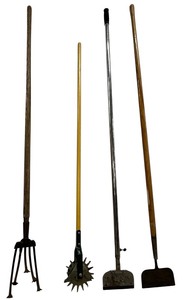 lot 030 image: Yard Care Bundle (4)