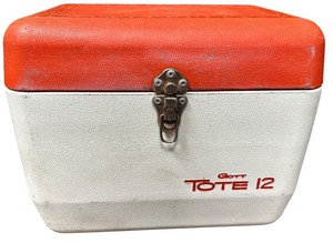 lot 108 image: Vintage Gott Tote 12 Cooler,12 Qt Ice Chest