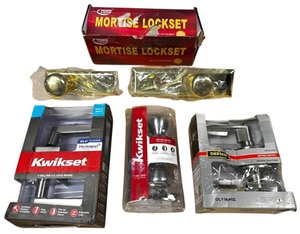 lot 092 image: Door Knob and Door Lock Bundle (4)