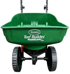 lot 213 image: Expert Spreader