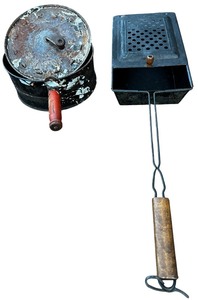 lot 191 image: Old-Fashioned Popcorn Poppers (2)