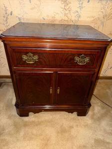 lot 102 image: Drexel Mahogany Nightstand with Drawer and Double Doors 24x17x25