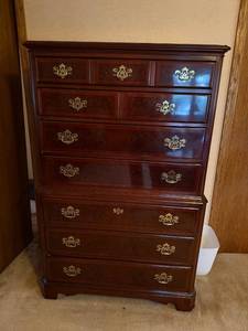 lot 113 image: Drexel Mahogany 7-Drawer Tall Chest 38x18x59