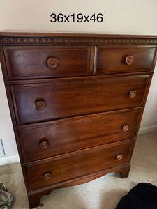 lot 116 image: Wooden 5-Drawer Chest Dresser with Vintage Style 36x19x46