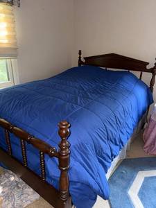 lot 118 image: Full Size Vintage Wooden Bed Frame with Headboard and Footboard