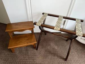 lot 121 image: Wooden Bed Steps and Luggage Rack with Tapestry Straps