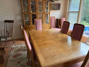 lot 366 image: Dining Room Set with Oak Table, 6 Chairs, Two Table Leaves, and China Cabinet