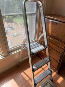 lot 373 image: Aluminum 3-Step Folding Ladder