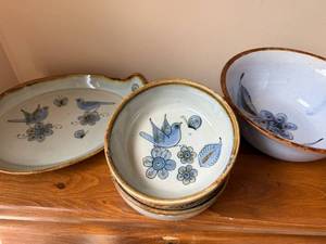 lot 377 image: El Palomar Mexico Handcrafted Pottery Set with Bird and Floral Motif