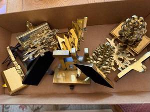 lot 174 image: Group assorted brass stocking holders, etc.