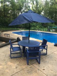 lot 12 image: Outdoor Patio Table Set with 4 Blue Chairs and Umbrella