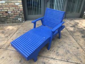 lot 24 image: Blue Wooden Outdoor Chaise Lounge with Navy Cushions and Cover