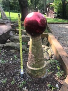 lot 181 image: Outdoor Garden Gazing Ball with Ornate Pedestal Stand