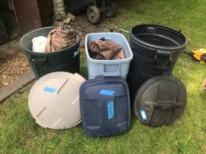 lot 193 image: Group of 3 Plastic Outdoor Trash Cans with Lids