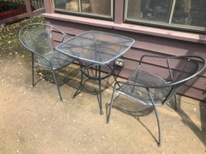 lot 195 image: Metal Patio Bistro Set with Square Table and 2 Chairs