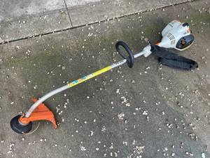 lot 210 image: Stihl FS 40 C-E Trimmer with AutoCut 5-2 Head