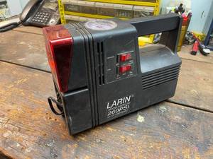 lot 233 image: Larin 260 PSI Portable Air Compressor with Light