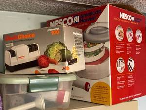 lot 249 image: ChefsChoice Diamond Hone Sharpener and Nesco American Harvest Dehydrator Kit
