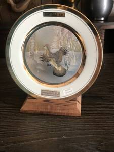 lot 281 image: Limited Edition Dynasty Gallery Chokin Art Plate Ruffed Grouses 24KT Gold Rim