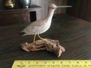 lot 284 image: Hand-Carved Wooden Shorebird Decor on Driftwood Base