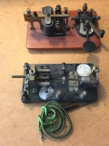 lot 288 image: Group of 2 Vintage Telegraph Morse Code Keys Including Vibroplex