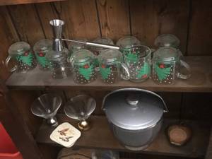lot 337 image: Set of 8 Holiday Tree Glass Mugs with Accessories