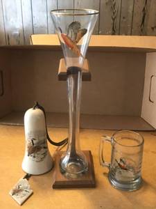 lot 346 image: Decorative Glass Goose Vase with Mug, Bell, and Ornament Set
