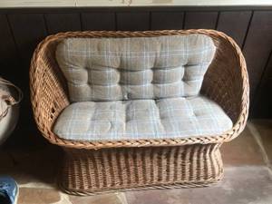 lot 357 image: Wicker Loveseat with Plaid Cushions