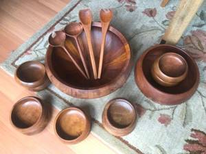 lot 378 image: Wooden Salad Bowl Set with Serving Utensils and 6 Small Bowls