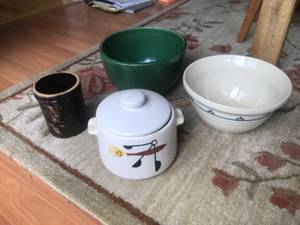 lot 381 image: Collection of 4 Vintage Mixing Bowls and Crocks
