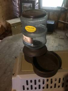 lot 411 image: Set of 3 Pet Carriers and Gravity Pet Feeder