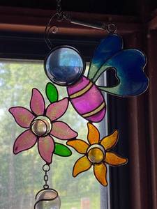 lot 77 image: Stained Glass Butterfly Flower Wind Chime Sun Catcher