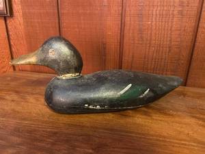 lot 38 image: Vintage Hand-Painted Wooden Duck Decoy