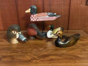 lot 40 image: Set of 5 Carved Wooden Duck and Waterfowl Figures