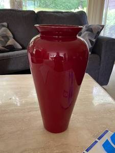 lot 144 image: Large Red Haeger Ceramic Vase 15 Inch
