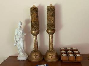 lot 153 image: Set of 2 Tall Ornate Pillar Candles with Holders and White Ceramic Lady Statue