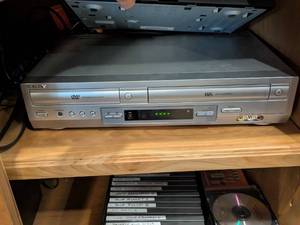 lot 322 image: Sony DVD VHS Combo Player Model SLV