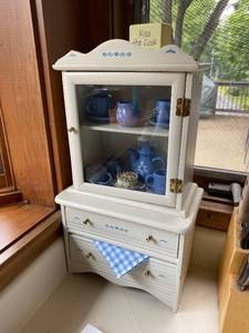 lot 376 image: Vintage Doll Hutch with Blue Ceramic Tea Set and Assorted Flatware