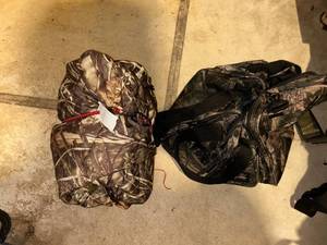 lot 397 image: Classic Accessories Camouflage Blind Bag with Storage Sack