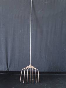 lot 5 image: 7 TINE VINTAGE METAL SPEAR