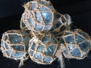 lot 13 image: ANTIQUE  VINTAGE GLASS FISHING FLOATS