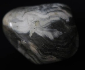 lot 15 image: GORGEOUS GRAY AND WHITE AGATE