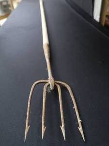 lot 20 image: 4 TINE FISHING SPEAR