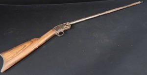 lot 33 image: ANTIQUE  VINTAGE MERIDEN MODEL 15 WALL HANGER