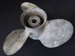 lot 38 image: SOLID BRASS PROPELLER