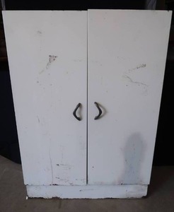 lot 42 image: METAL FREE STANDING CUPBOARD